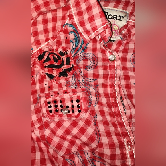 Roar Women's Western Rodeo Red Punchy Plaid Long Sleeved Top Size Medium - Picture 5 of 6